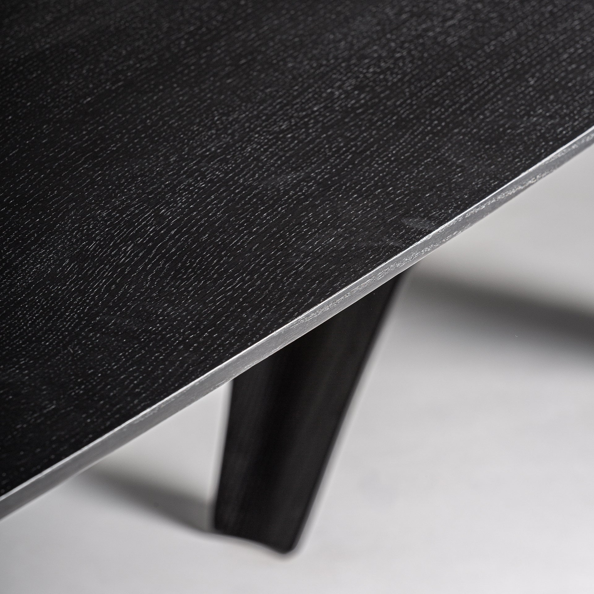 BILZEN DINING TABLE