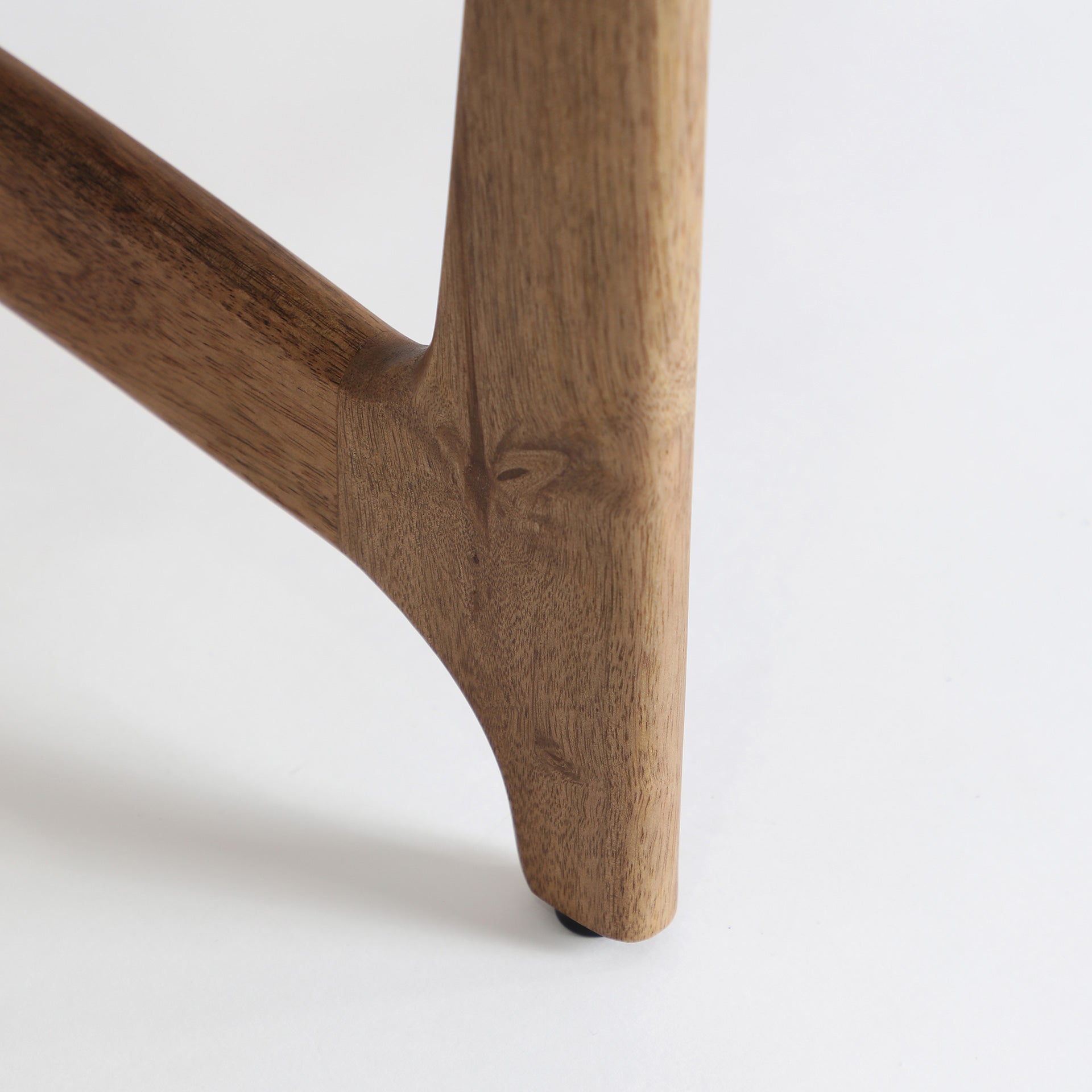 LAAX SIDE TABLE - ramustudio