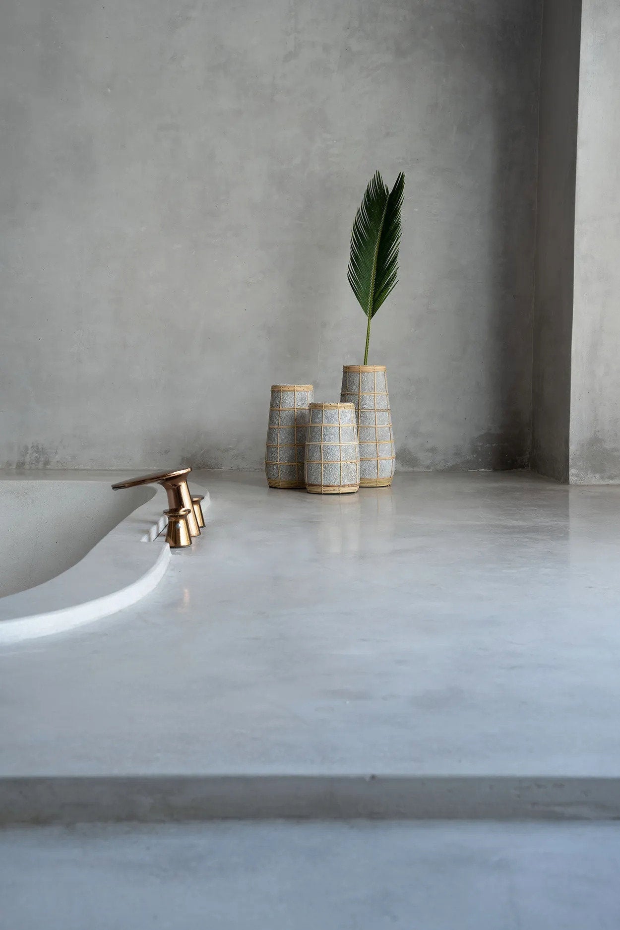 The Cutie Vase - Concrete Natural - M