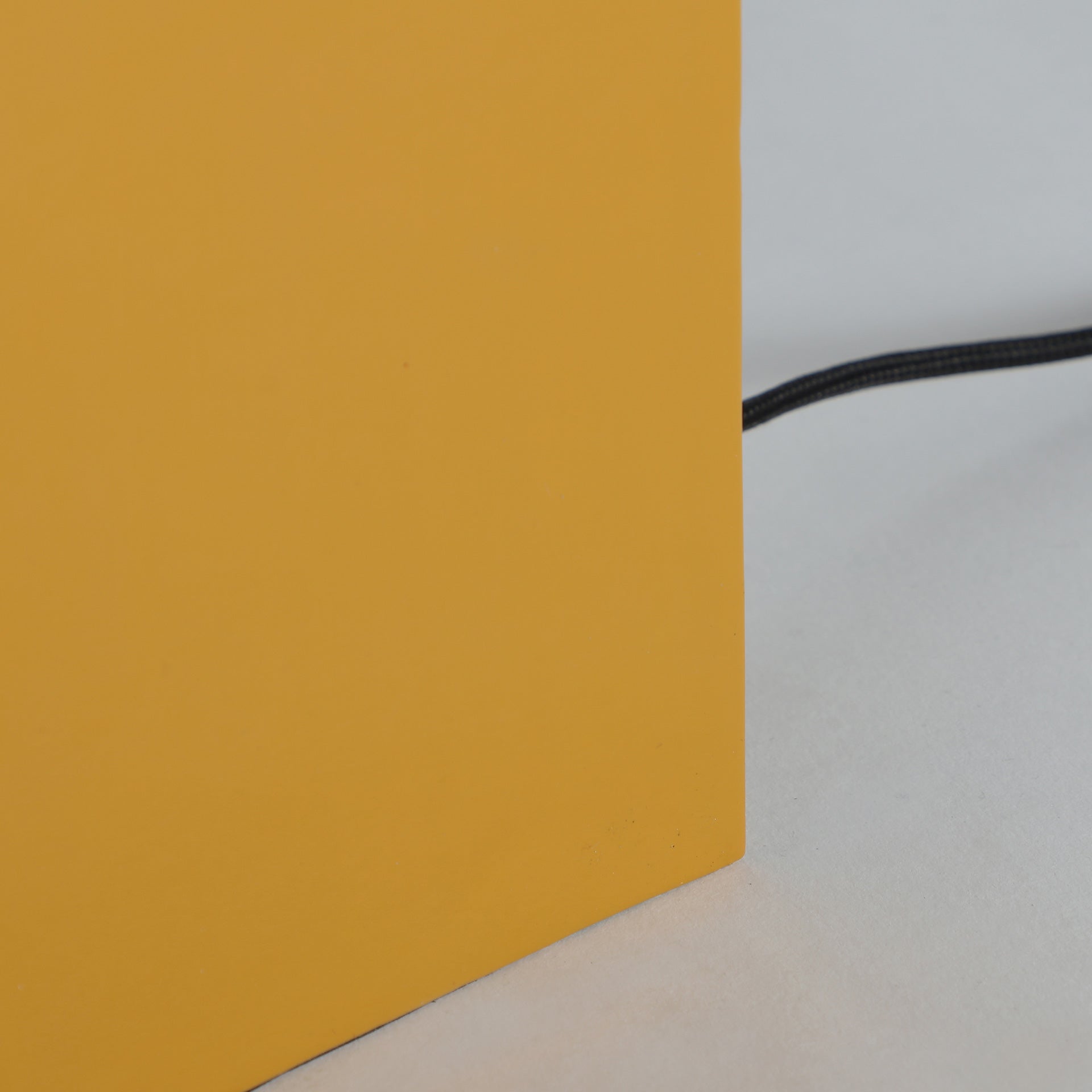 VEZIA TABLE LAMP - ramustudio