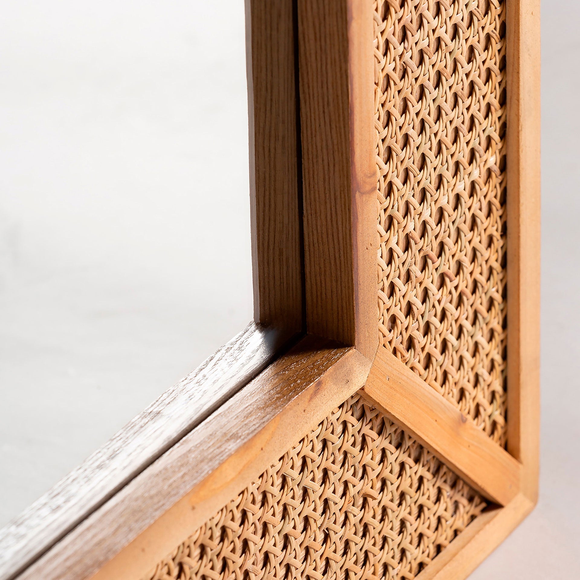 ZETEL MIRROR - ramustudio
