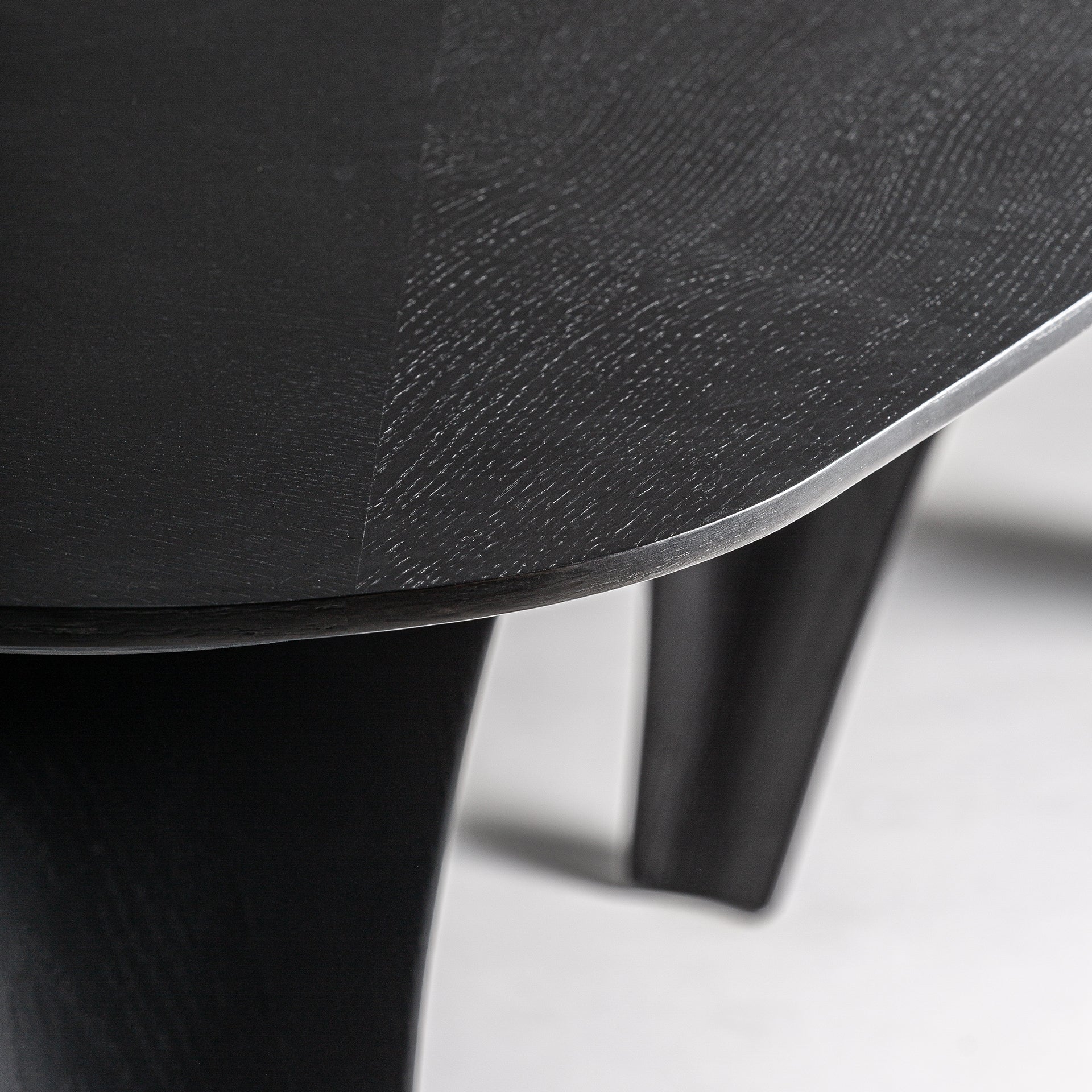 BILZEN DINING TABLE