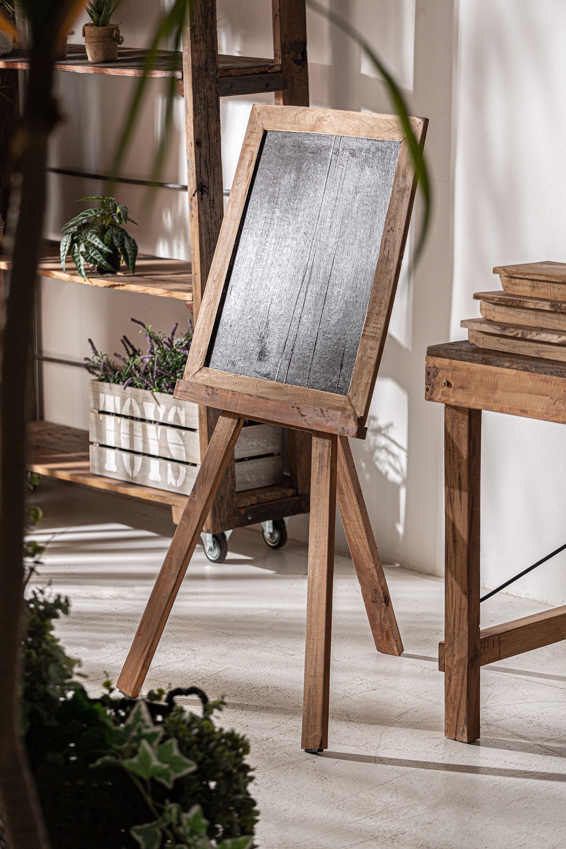AKVIRAN BLACKBOARD - ramustudio