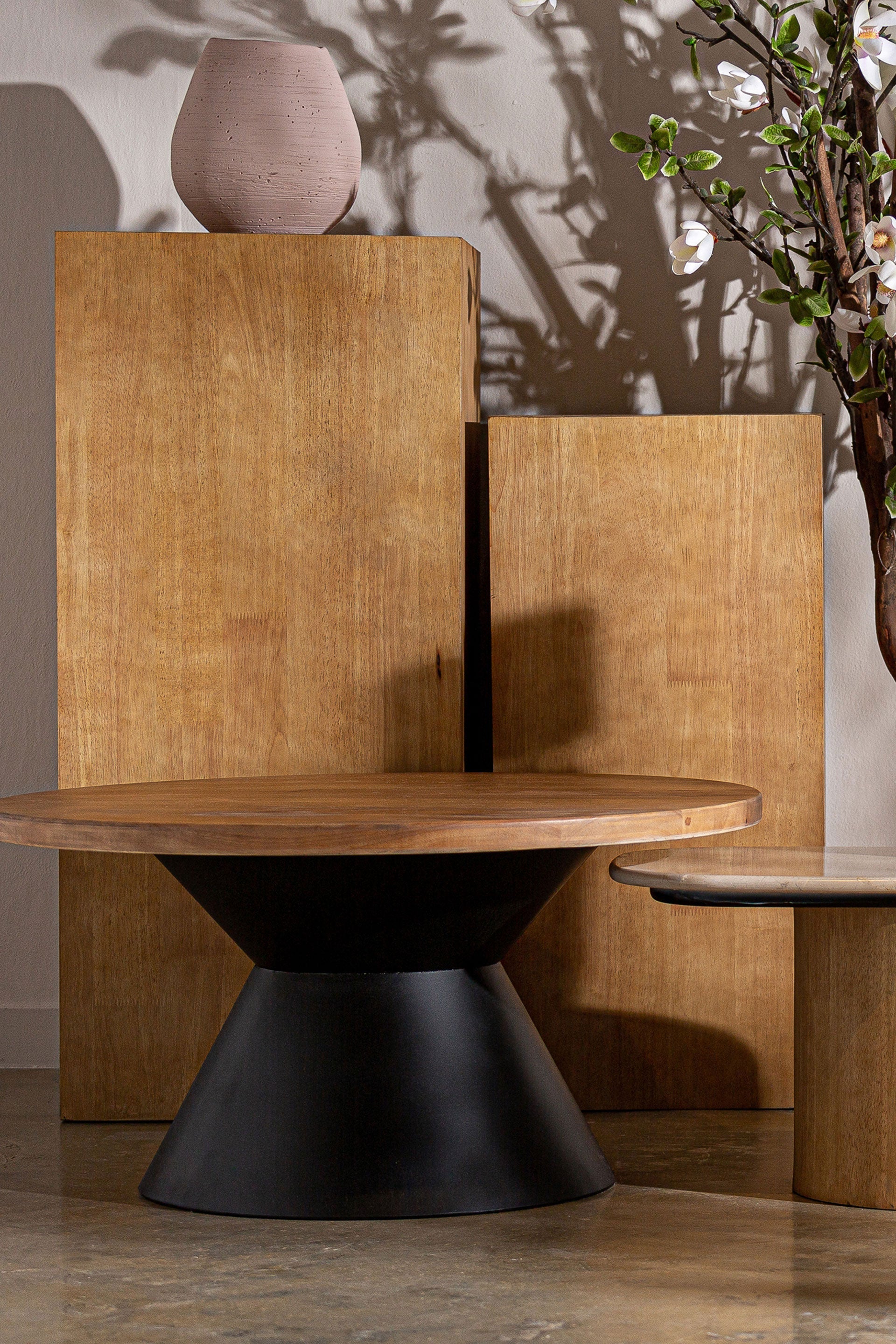 AMILLY COFFEE TABLE - ramustudio