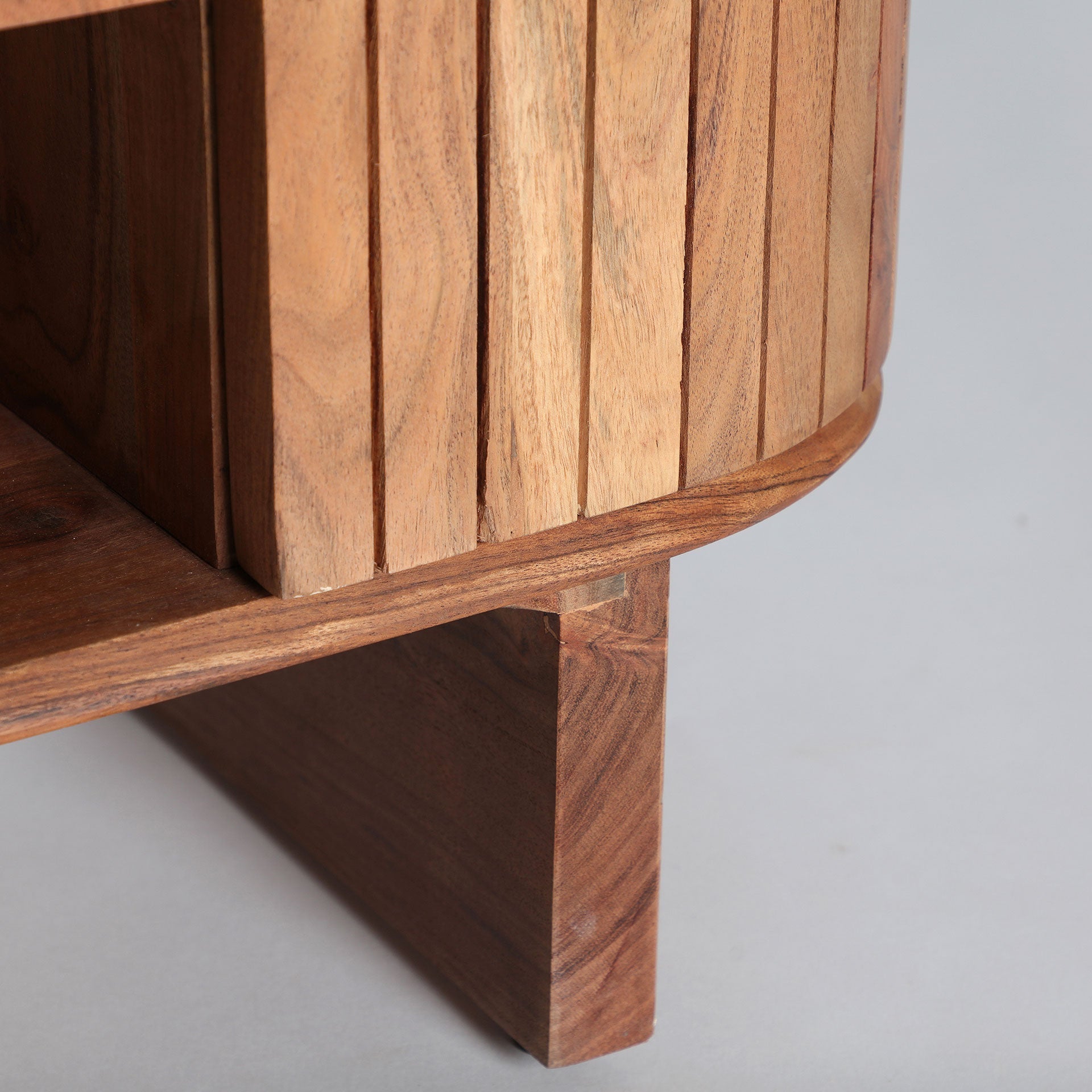 BLESLE BEDSIDE TABLE - ramustudio