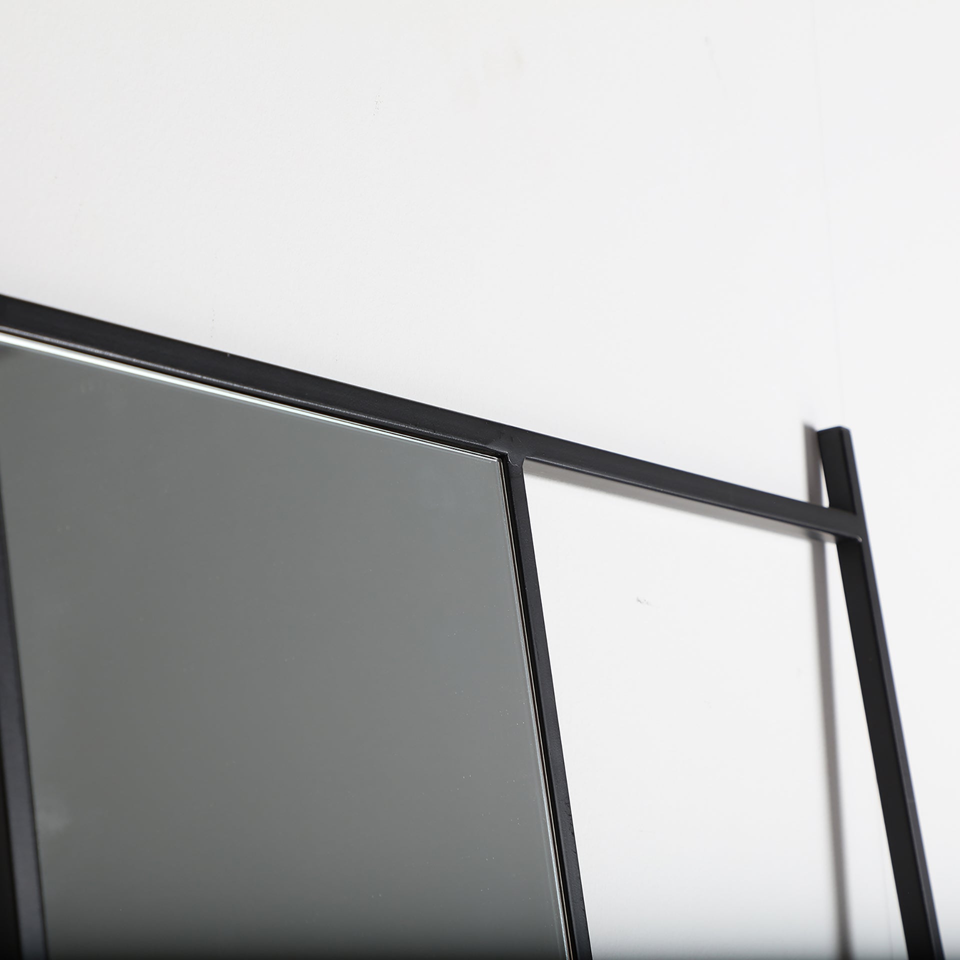EZEQUIEL MIRROR - ramustudio
