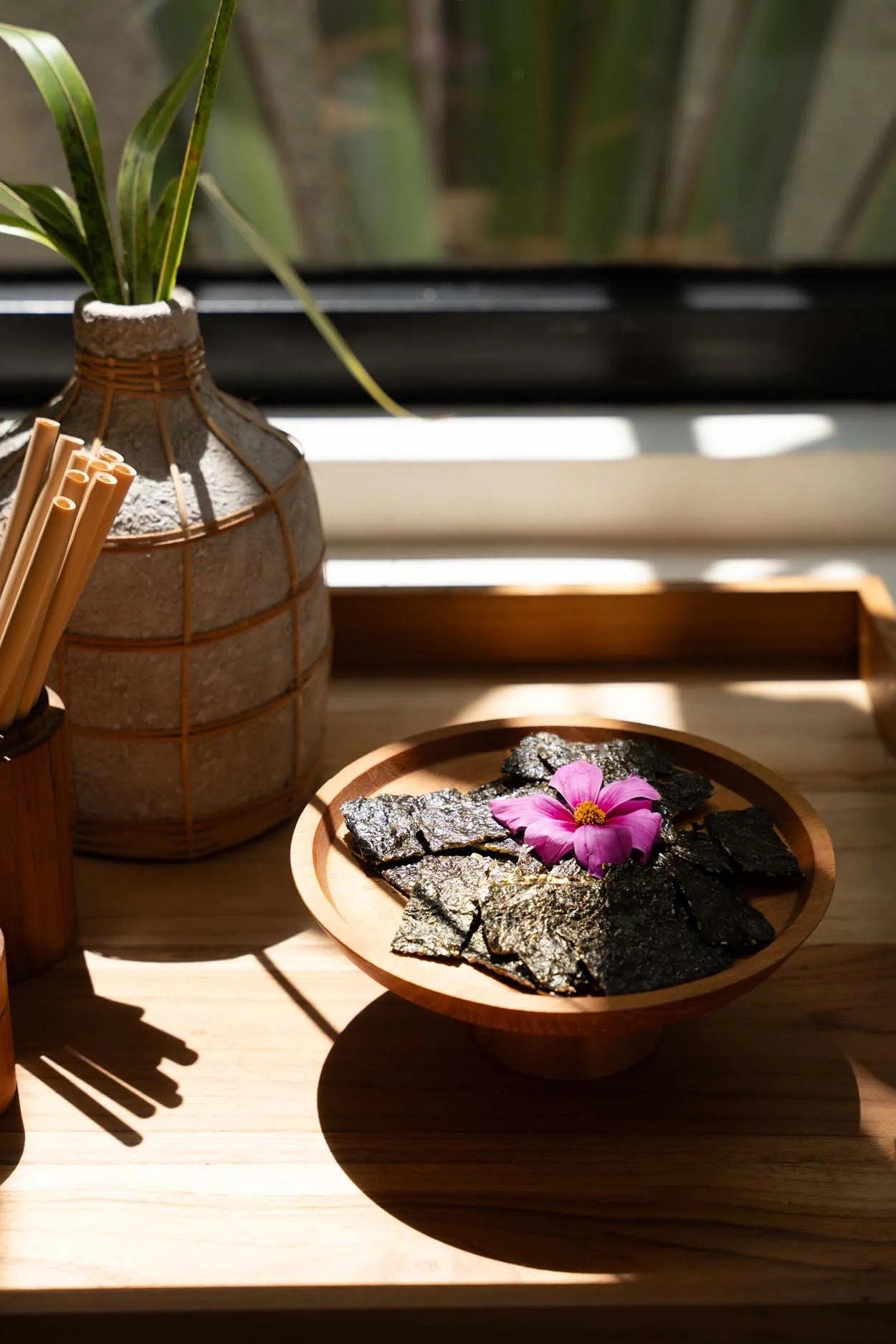 The Teak Root Cake Dish - S